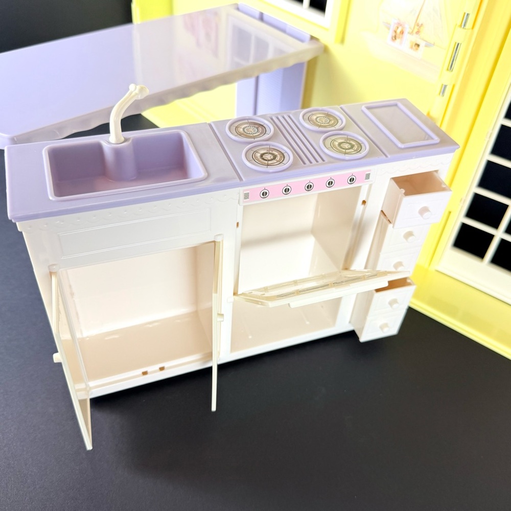 Vintage Barbie Happy Family Grandmas Kitchen Portable Play set 1998 W/5 Chairs - Picture 4 of 16